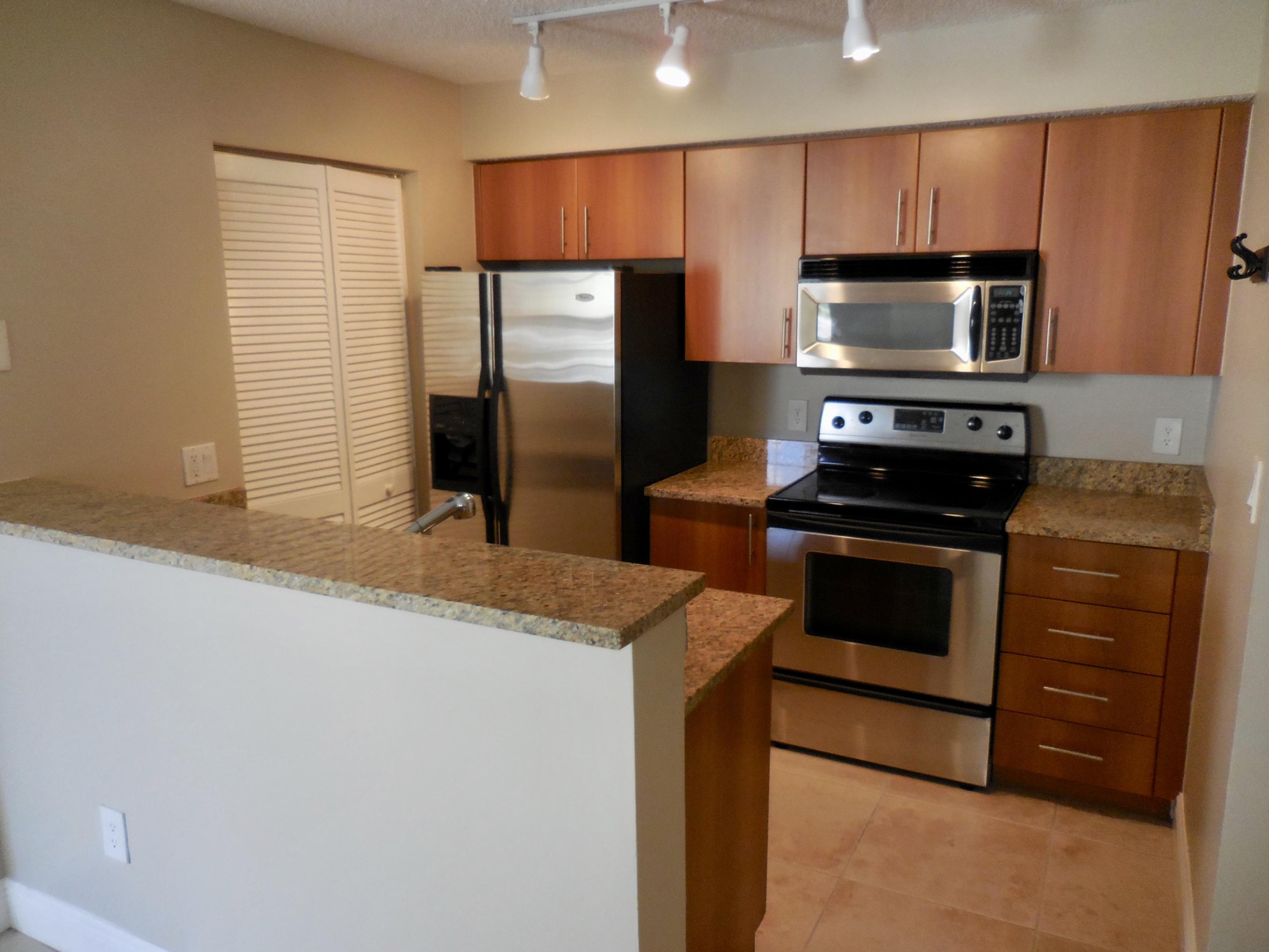 1020 Crystal Way, Unit D Delray Beach, FL 33444 - Photo 6 of 36 1020 5