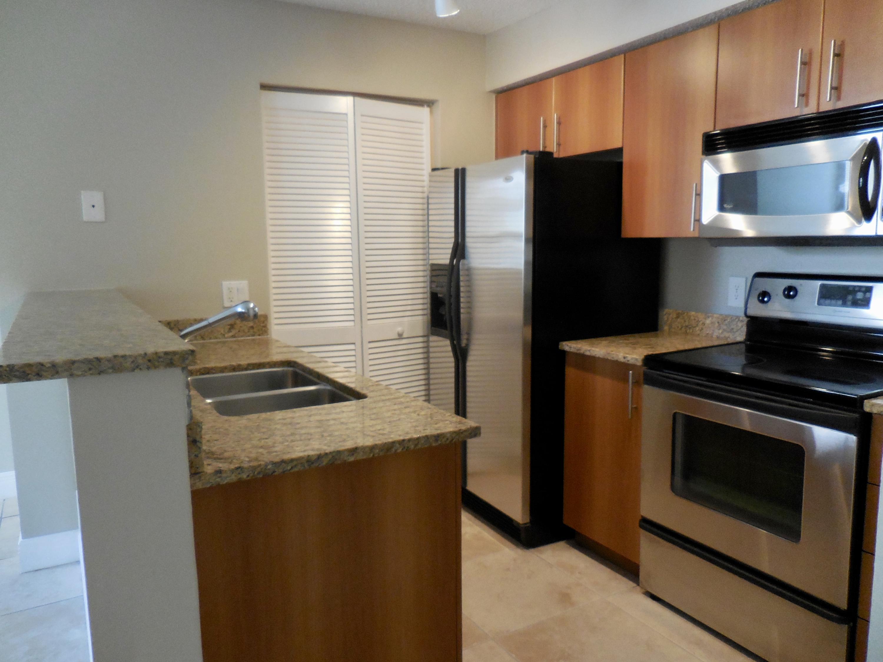 1020 Crystal Way, Unit D Delray Beach, FL 33444 - Photo 7 of 36 1020 6