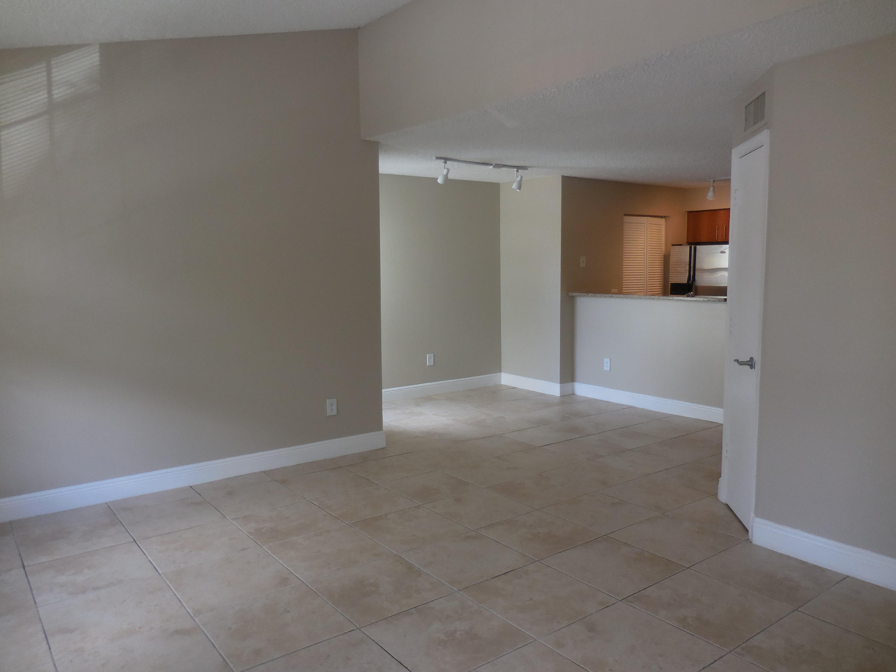 1020 Crystal Way, Unit D Delray Beach, FL 33444 - Photo 9 of 36 1020 2