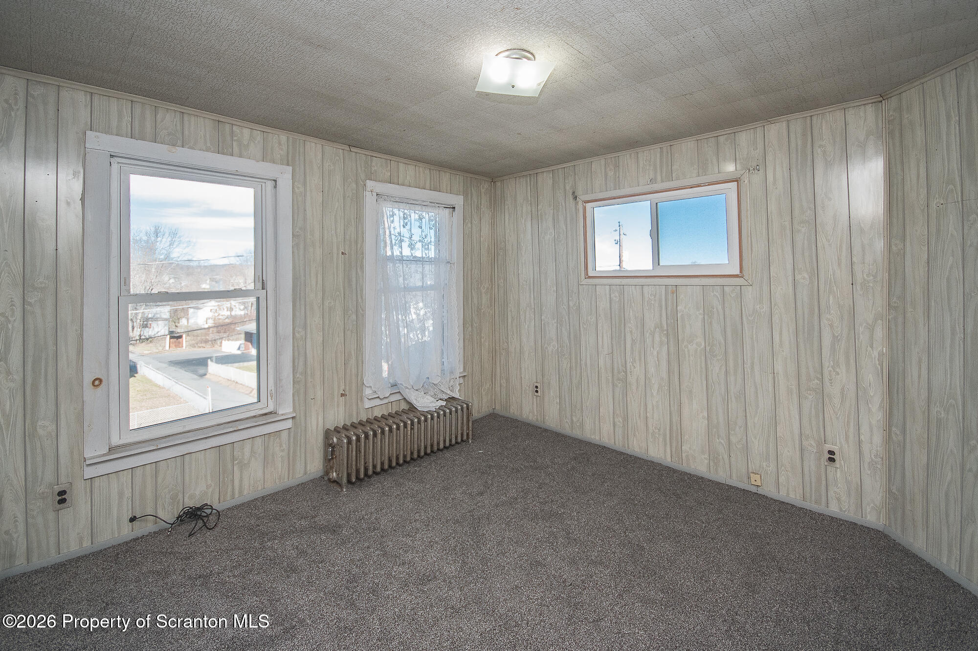 8 Stout Street Pittston, PA 18640 - Photo 20 of 25 an empty room with windows