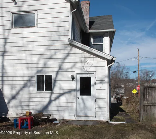 $1,300 | 8 Stout Street, Pittston, PA 18640