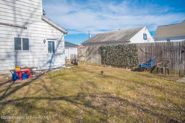 $1,300 | 8 Stout Street, Pittston, PA 18640