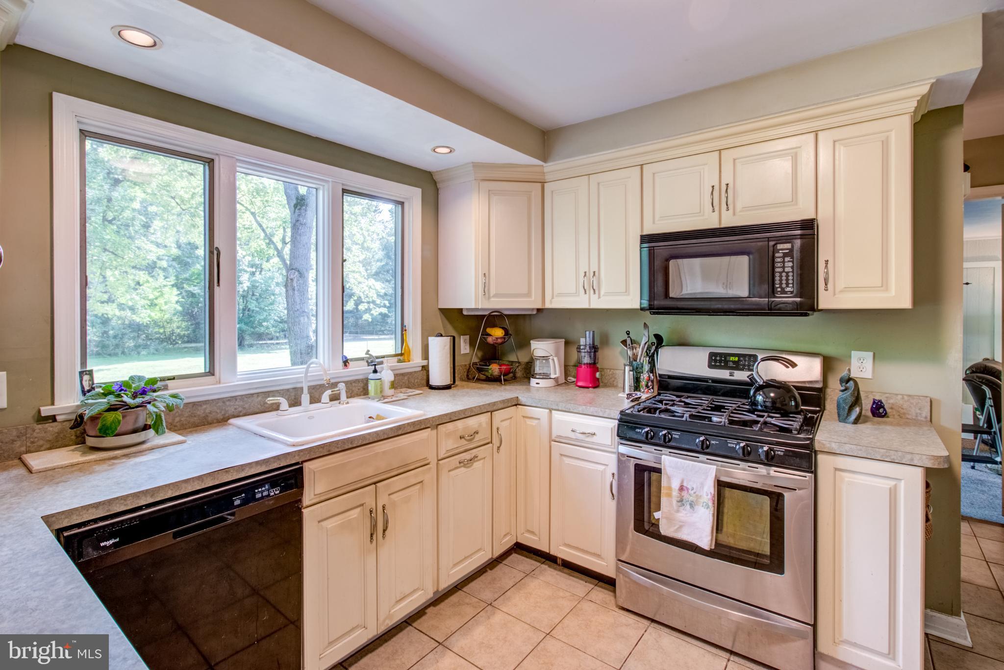 32 Brooktree Road East Windsor, NJ 08520 - Photo 11 of 35 Gallery Image 11