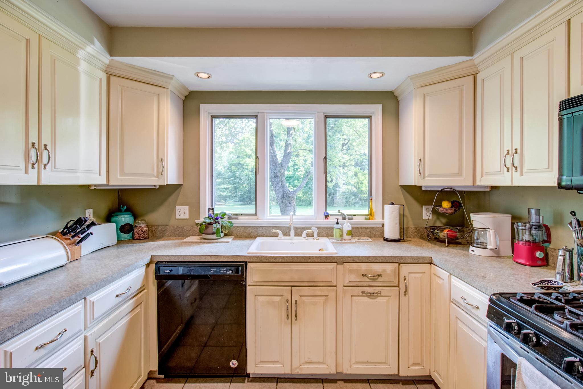 32 Brooktree Road East Windsor, NJ 08520 - Photo 12 of 35 Gallery Image 12