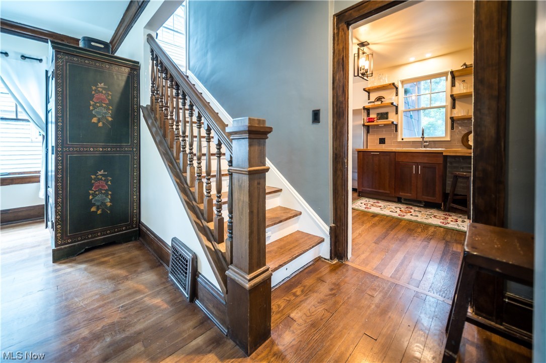 3237 Ormond Road Cleveland, OH 44118 - Photo 10 of 30 Gallery Image 10