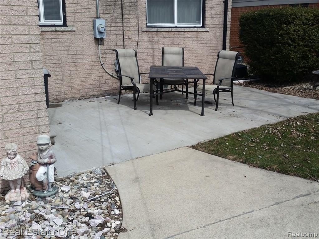 2348 Common Road Warren, MI 48092 - Photo 21 of 25