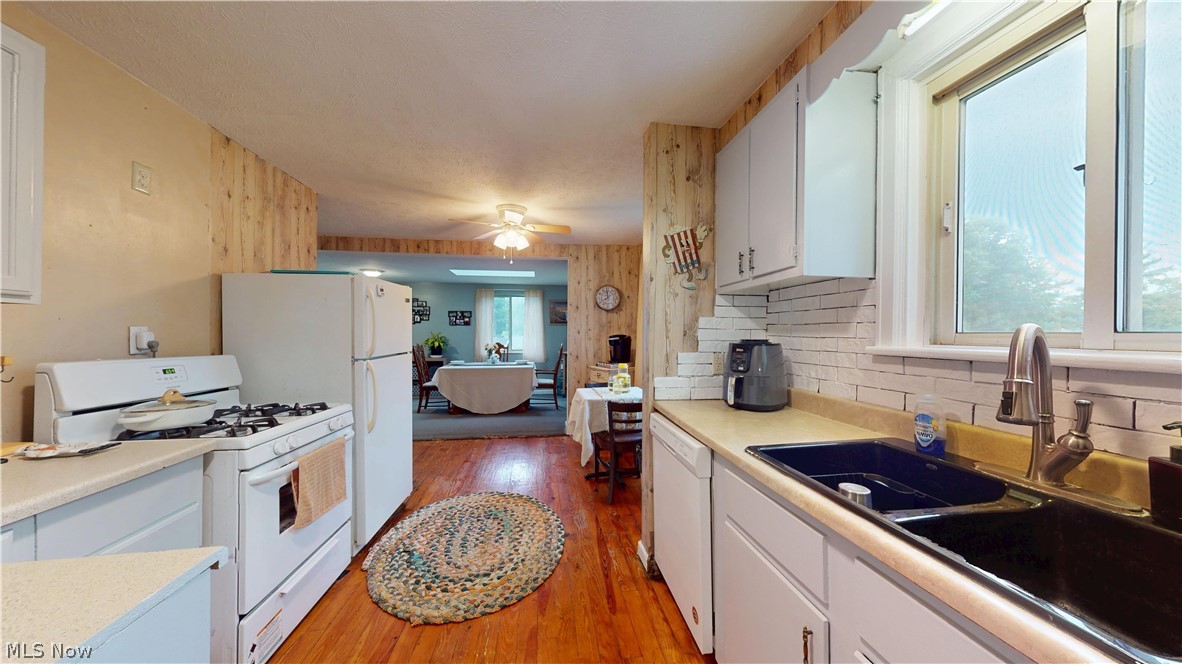 956 Braun Road Belpre, OH 45714 - Photo 16 of 44 KITCHEN W APPLIANCES