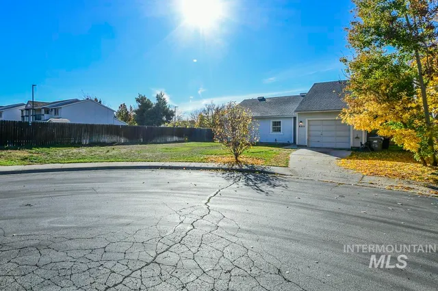 $349,900 | 8211 West Cory Court, Boise, ID 83704