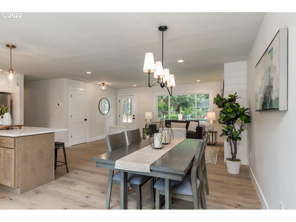 5840 Southwest Burma Road Lake Oswego, OR 97035 - Photo 12 of 27 Gallery Image 12