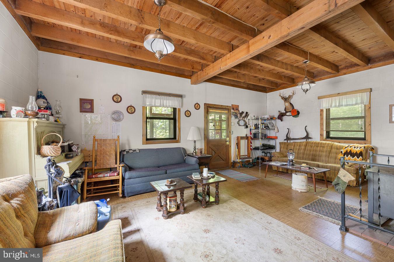 1499 Buggy Ridge Road Mount Jackson, VA 22842 - Photo 10 of 39 Living room