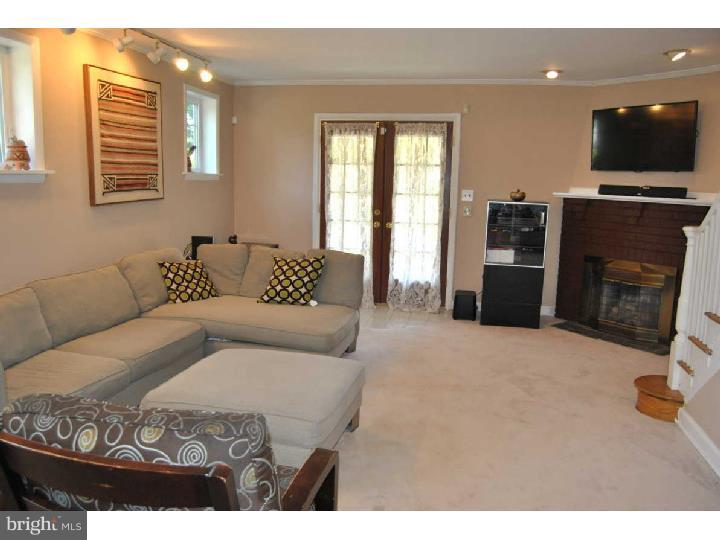 605 Arbor Road Cheltenham, PA 19012 - Photo 4 of 25 Living Room