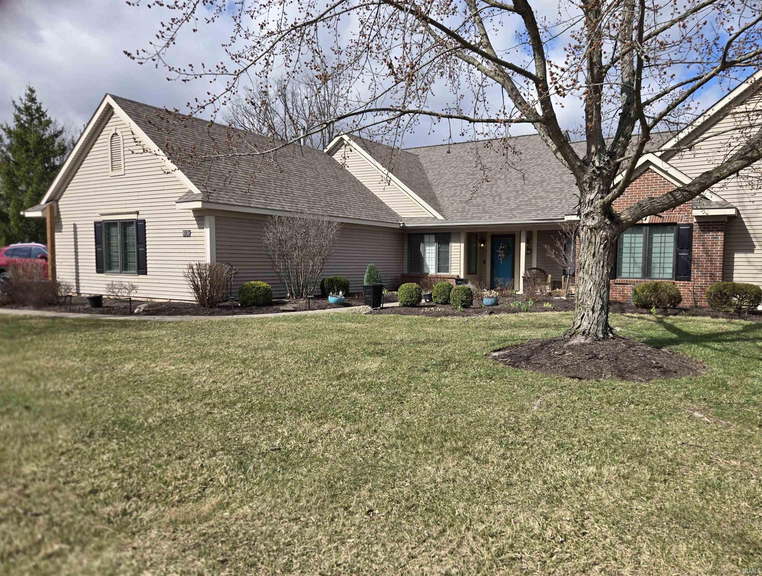 8136 Chardonnay Lane Fort Wayne, IN 46804 - Photo 1 of 21