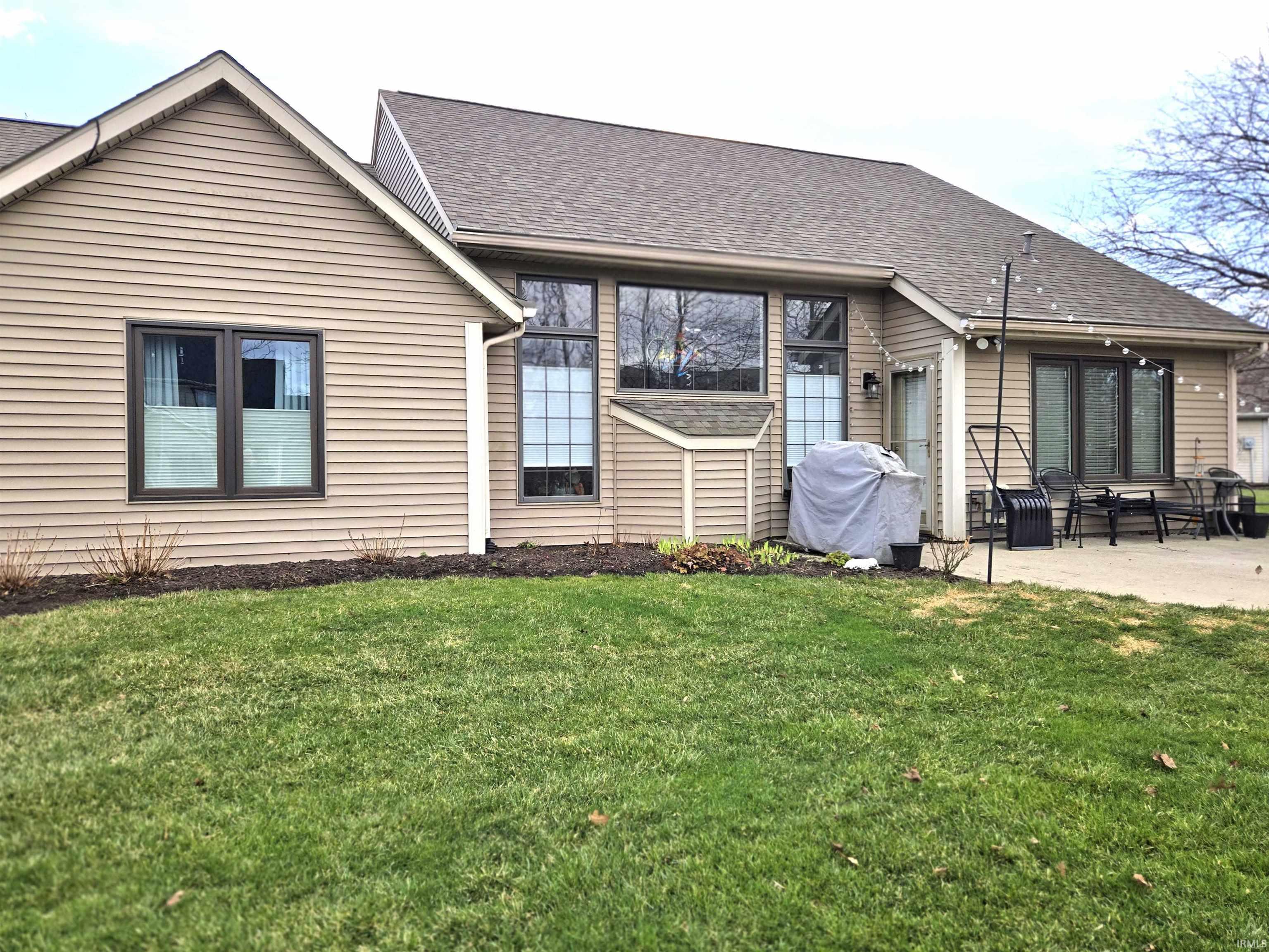 8136 Chardonnay Lane Fort Wayne, IN 46804 - Photo 2 of 21
