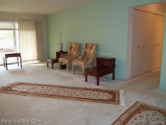 29656 Middlebelt Road, Unit 1401 Farmington, MI 48334 - Photo 4 of 11 Livingroom & Doorwall