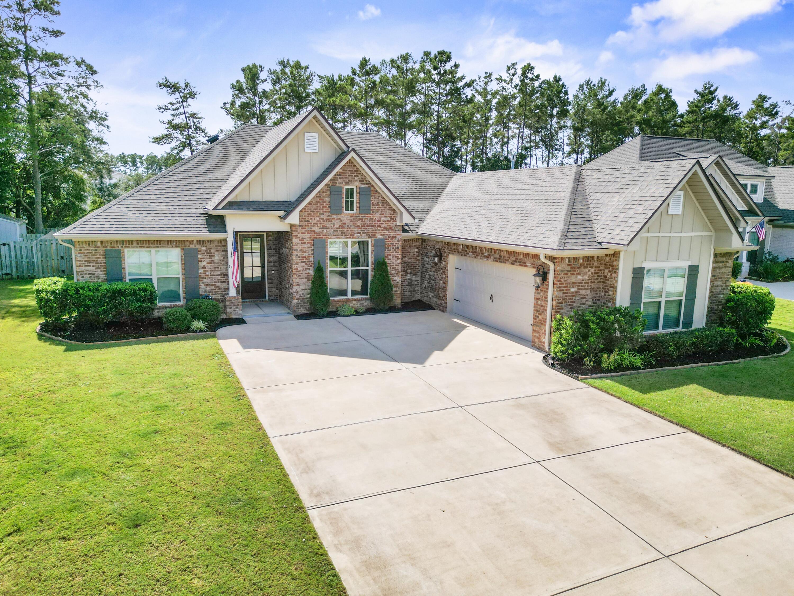 136 Buxtons Way Freeport, FL 32439 - Photo 2 of 59 a view of house and garden