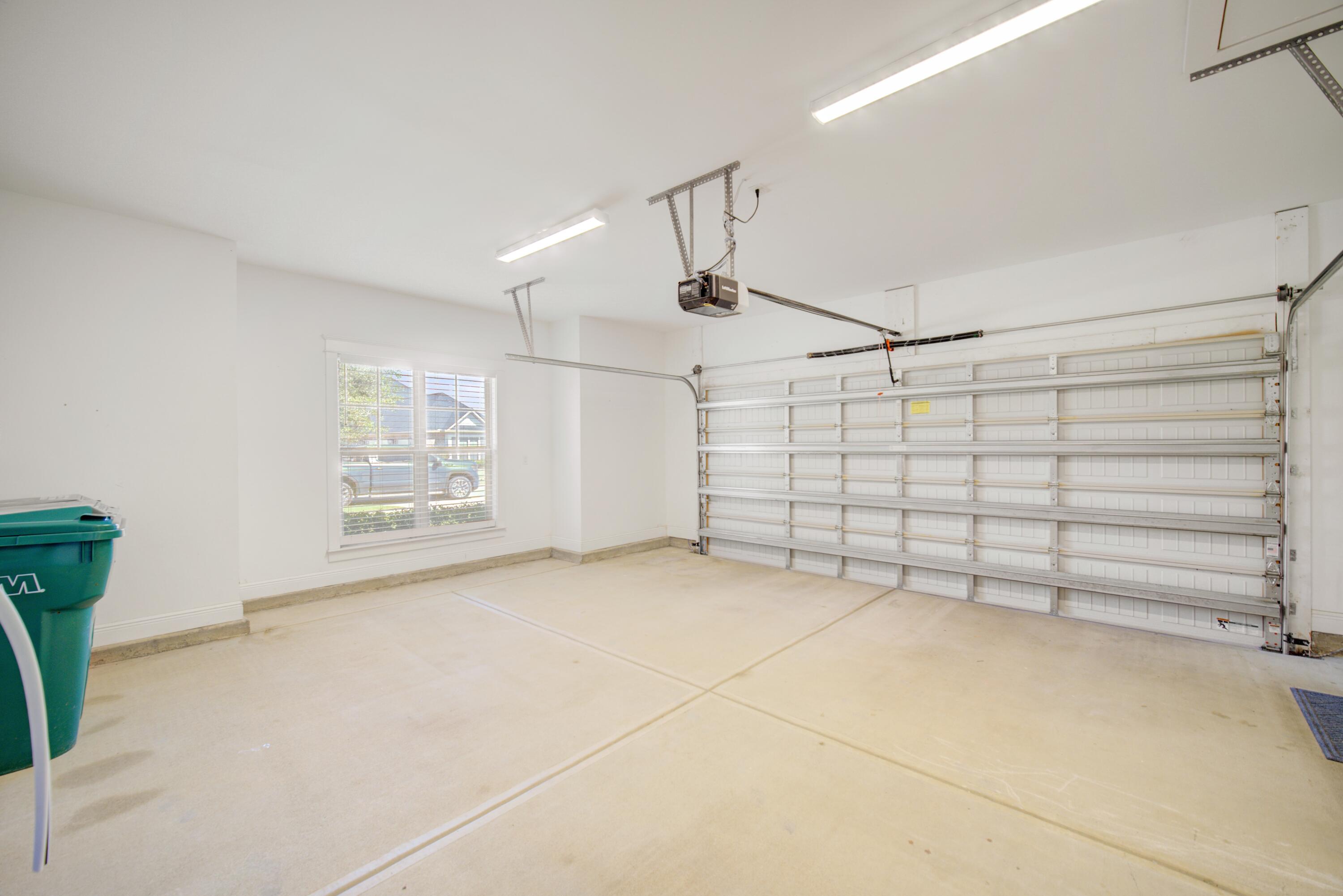 136 Buxtons Way Freeport, FL 32439 - Photo 35 of 59 Garage