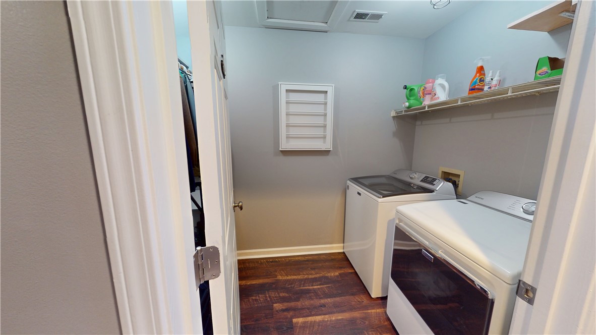 15009 Beacon Ridge Drive Seneca, SC 29678 - Photo 14 of 37 Separate laundry room with sink!