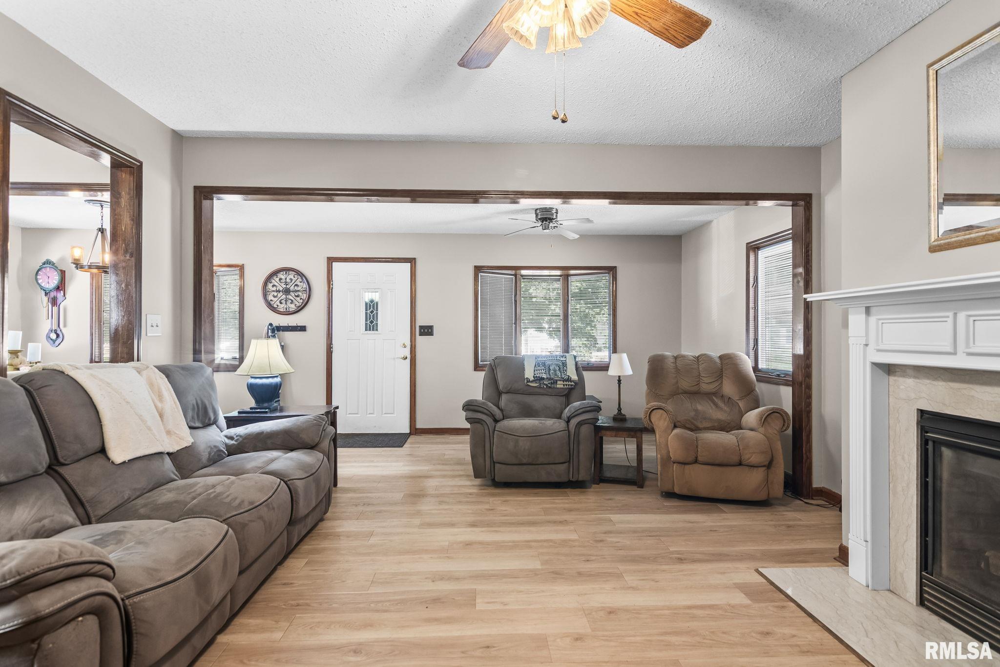 2036 North 7th Street Springfield, IL 62702 - Photo 5 of 34 Gallery Image 5