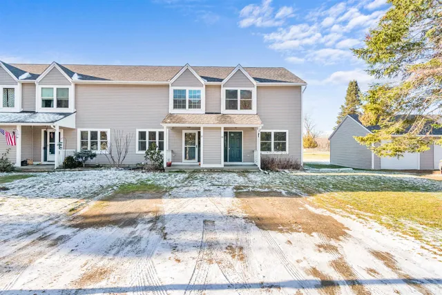 $295,000 | 25 East Country Club Drive, Unit 25, Bolton, VT 05465