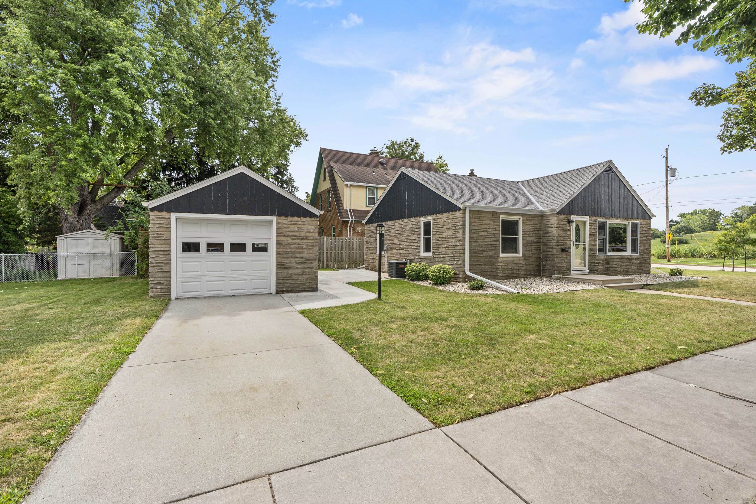 413 East Grant Street Appleton, WI 54911 - Photo 2 of 31 Gallery Image 2