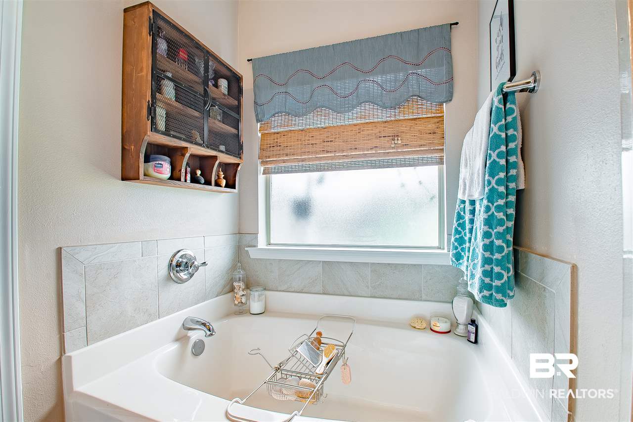 25152 Fairfax Road Daphne, AL 36526 - Photo 20 of 36 Garden Tub w/Tile Surroun