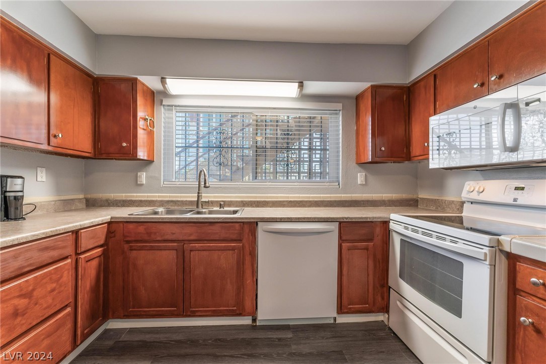 356 East Desert Inn Road, Unit 226 Las Vegas, NV 89109 - Photo 13 of 34 Gallery Image 13