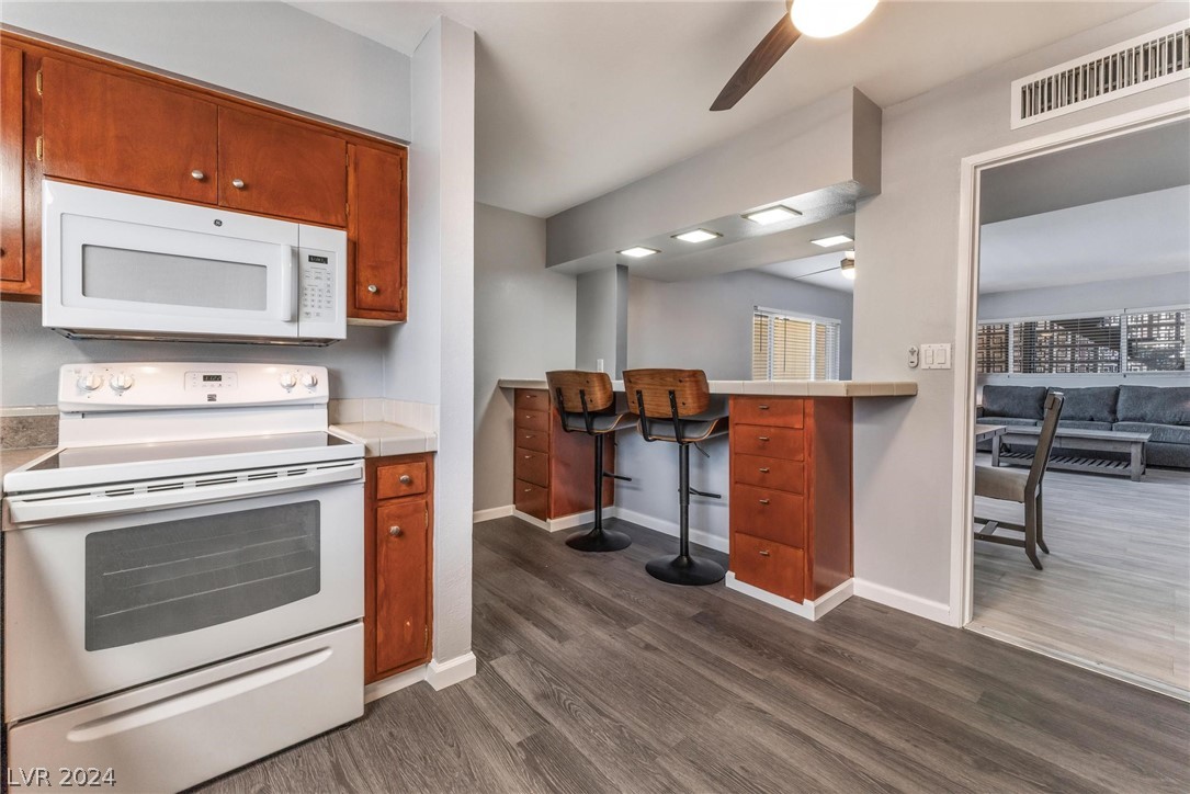 356 East Desert Inn Road, Unit 226 Las Vegas, NV 89109 - Photo 14 of 34 Gallery Image 14
