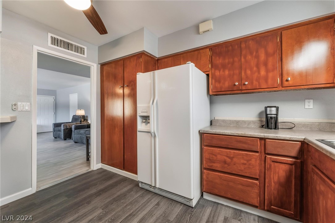 356 East Desert Inn Road, Unit 226 Las Vegas, NV 89109 - Photo 16 of 34 Gallery Image 16