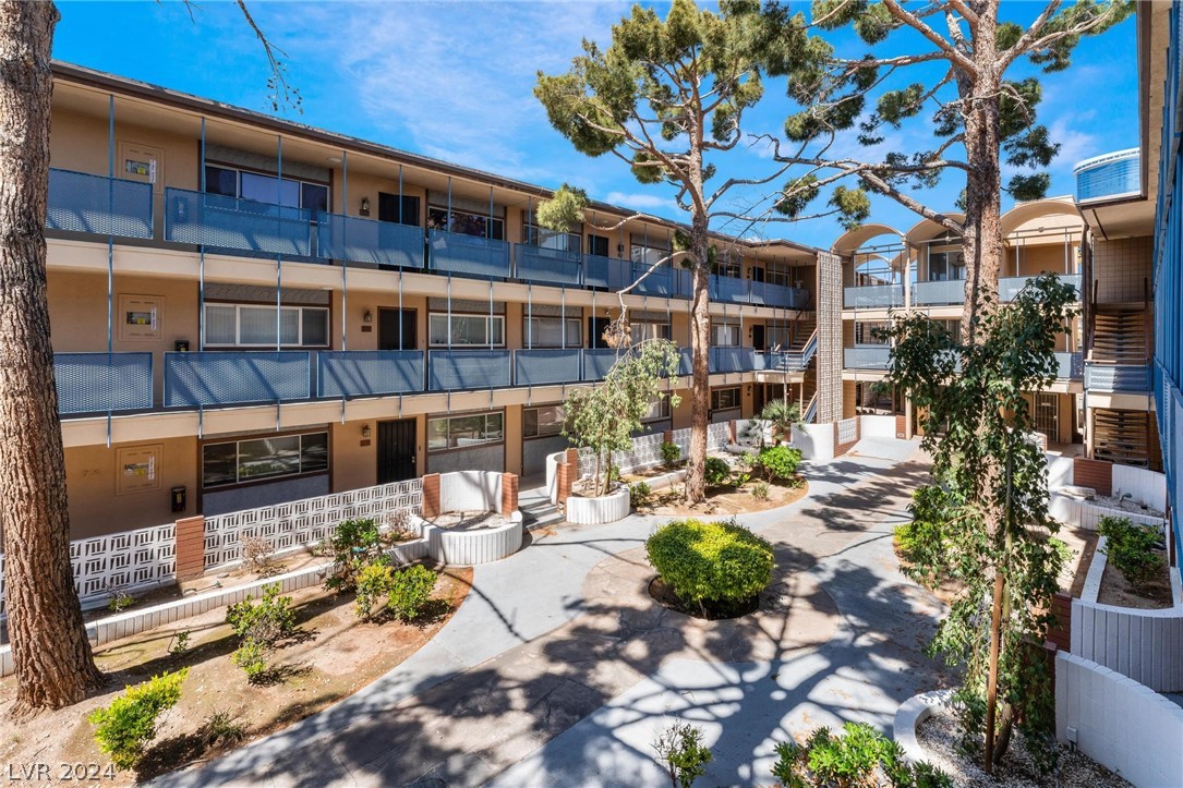 356 East Desert Inn Road, Unit 226 Las Vegas, NV 89109 - Photo 4 of 34 Gallery Image 4