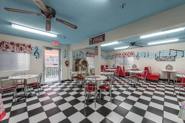 $1,190 | 3305 Sunset Avenue, Unit 123, Waukegan, IL 60087