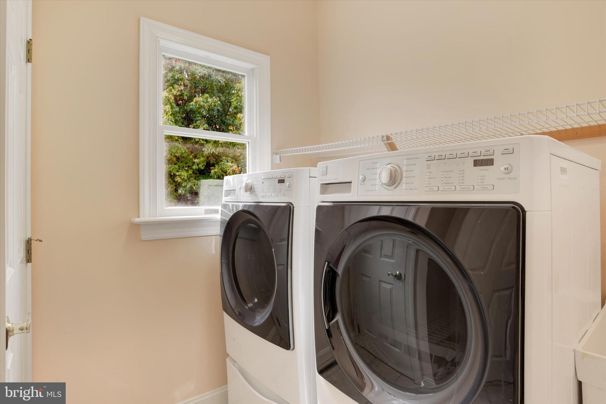 4420 Rathlin Court Harrisburg, PA 17112 - Photo 15 of 41 a utility room with dryer and washer