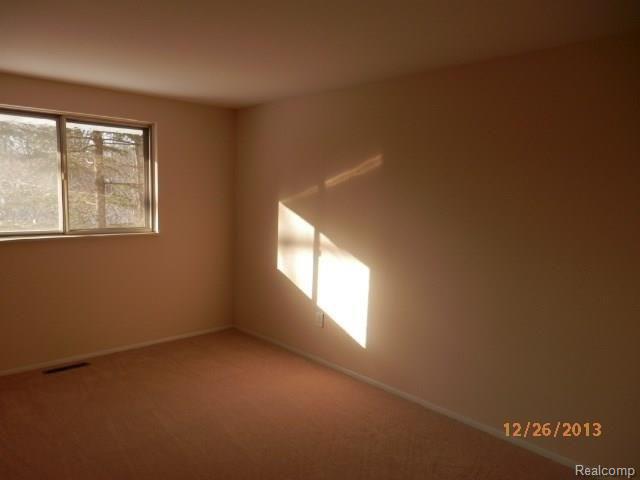 16201 Riverside Drive Livonia, MI 48154 - Photo 8 of 12 PC266383.jpg