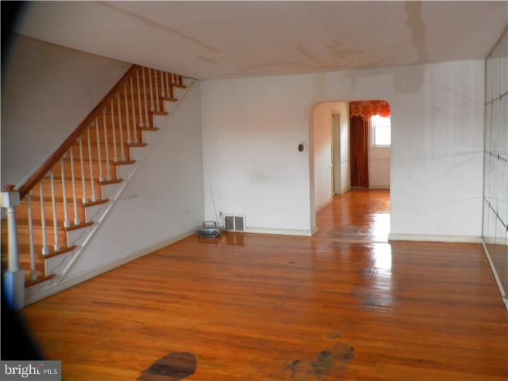 8534 Provident Road Philadelphia, PA 19150 - Photo 3 of 16 Living Room