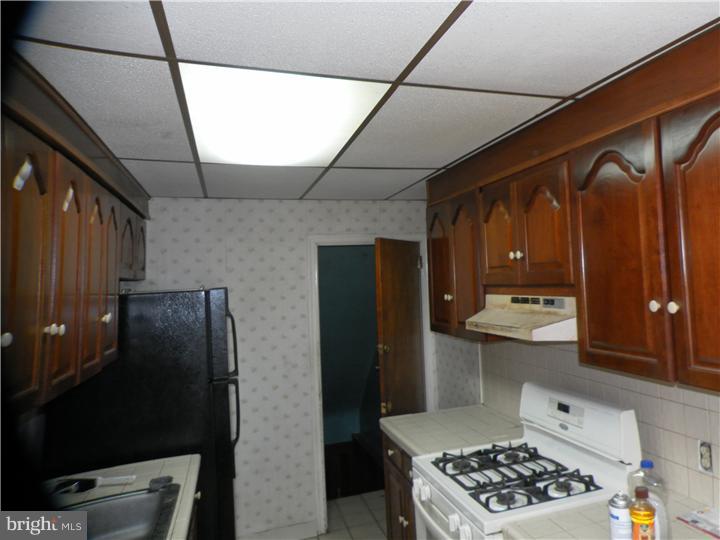 8534 Provident Road Philadelphia, PA 19150 - Photo 5 of 16 Kitchen