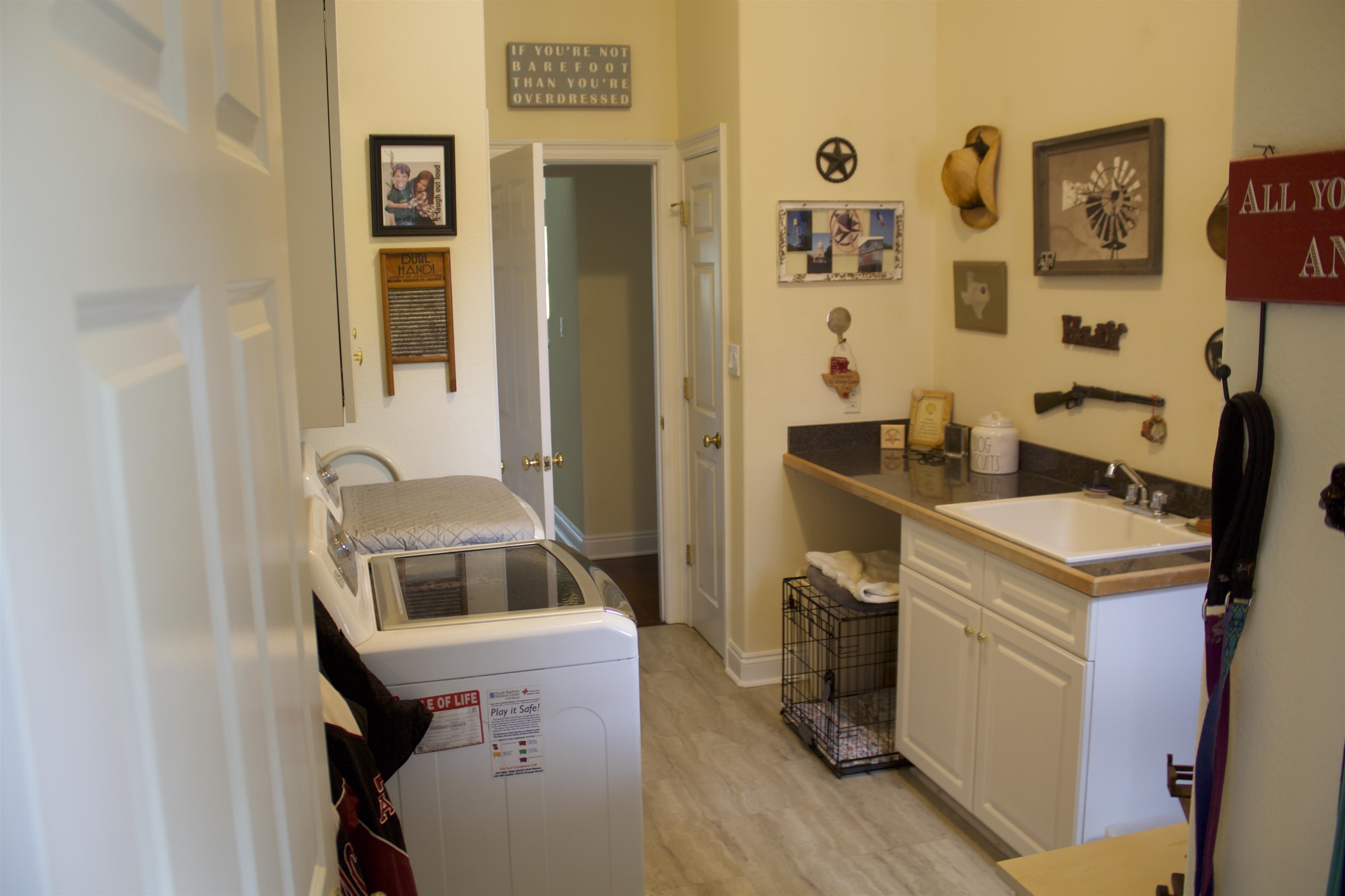 3656 Prestwick Circle Gulf Shores, AL 36542 - Photo 31 of 35 Laundry room with sink