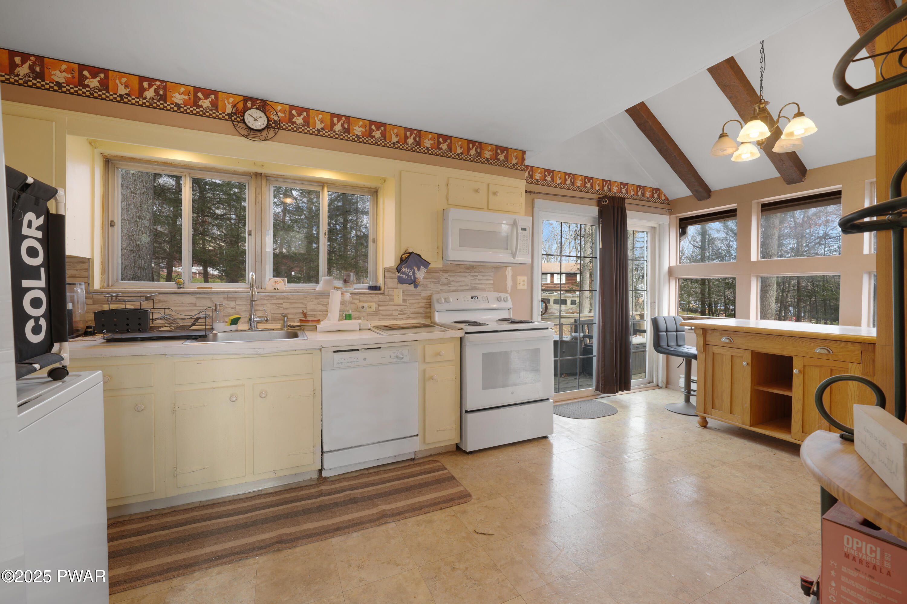 107 Robin Run Road Milford, PA 18337 - Photo 6 of 17 LEX00083