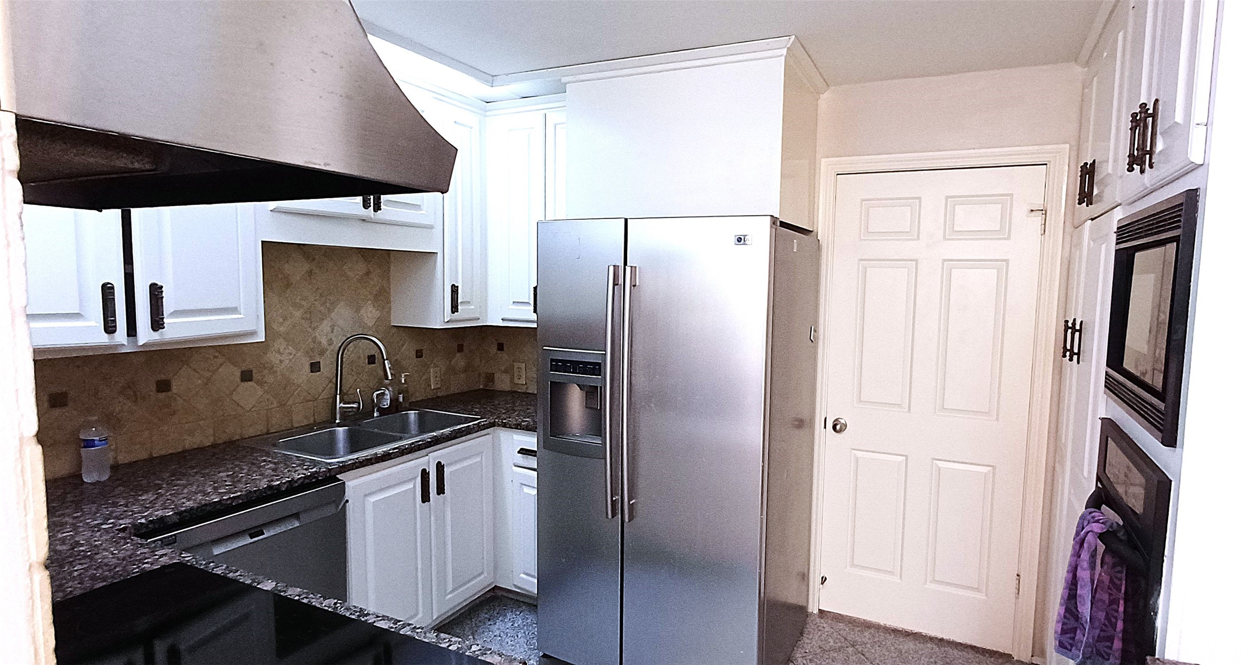 3350 McCue Road, Unit 201 Houston, TX 77056 - Photo 1 of 39 a kitchen with a refrigerator and a sink