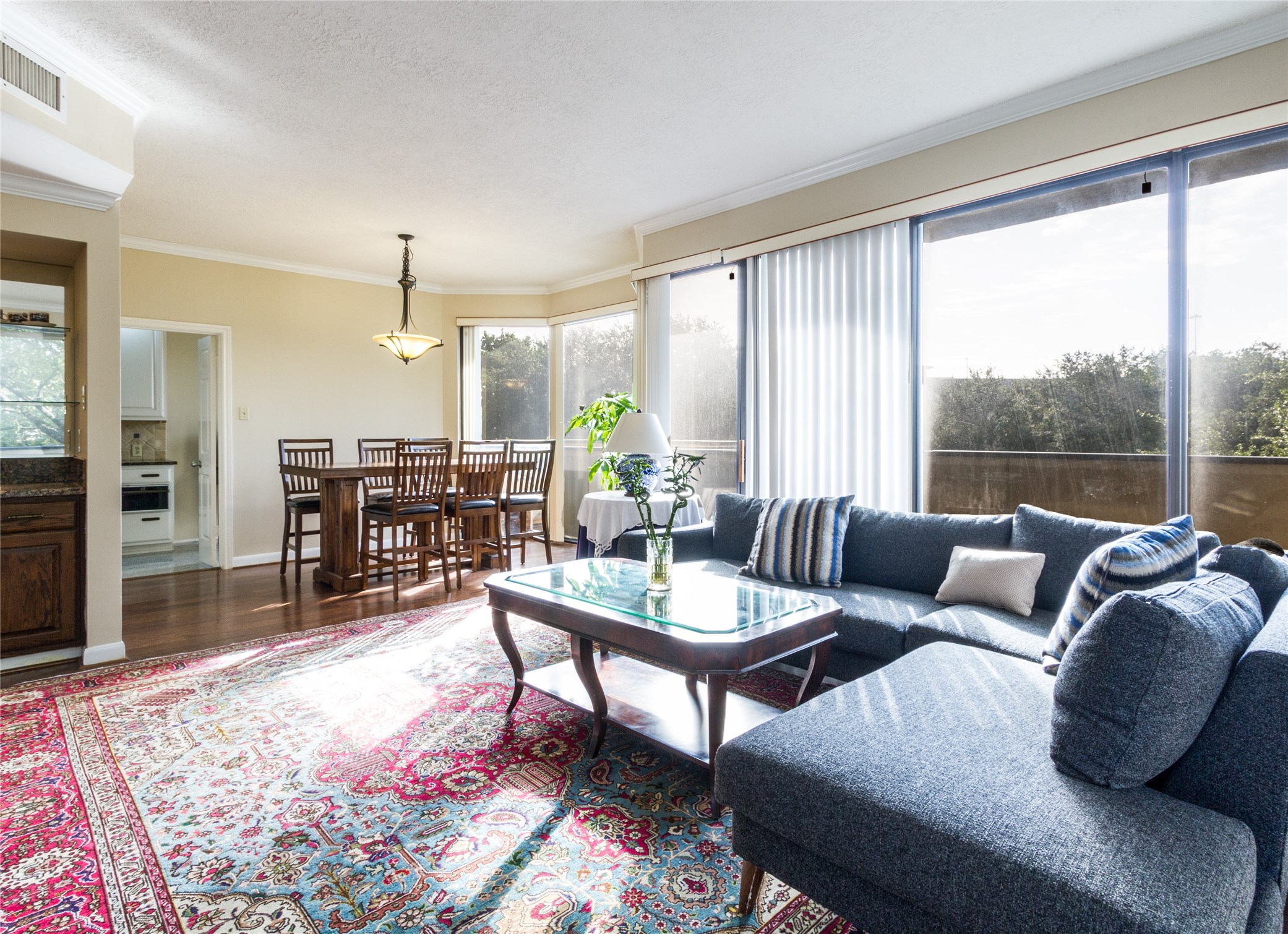 3350 McCue Road, Unit 201 Houston, TX 77056 - Photo 15 of 39 a living room with furniture and a large window