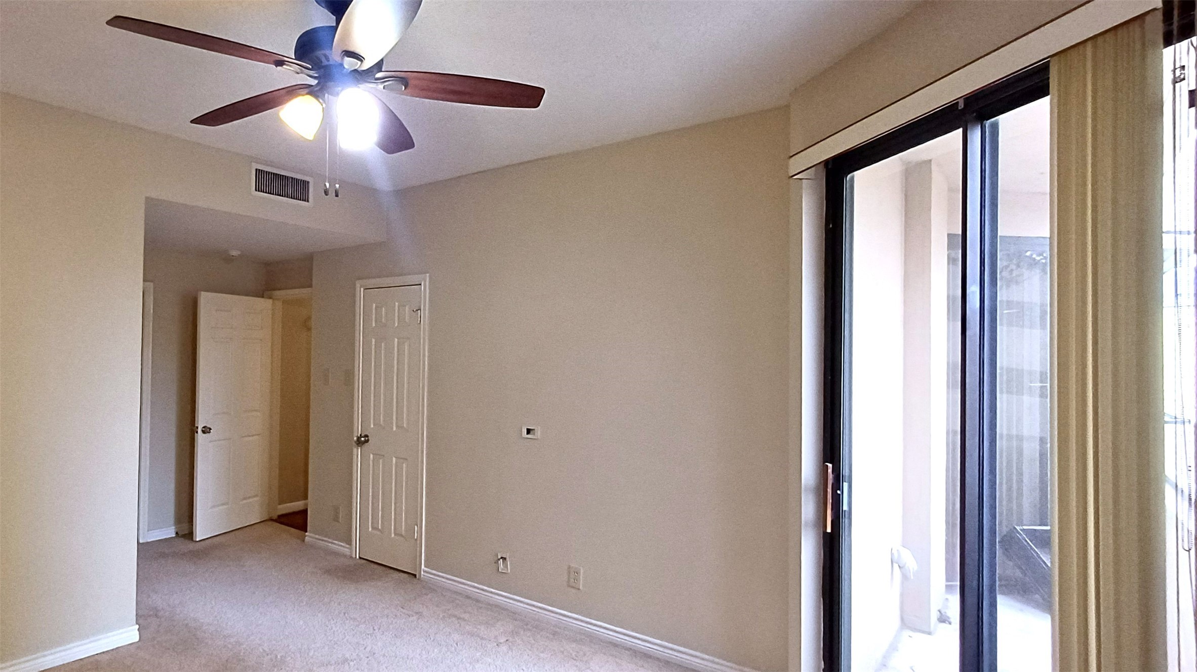 3350 McCue Road, Unit 201 Houston, TX 77056 - Photo 19 of 39 a view of a livingroom with a ceiling fan and window