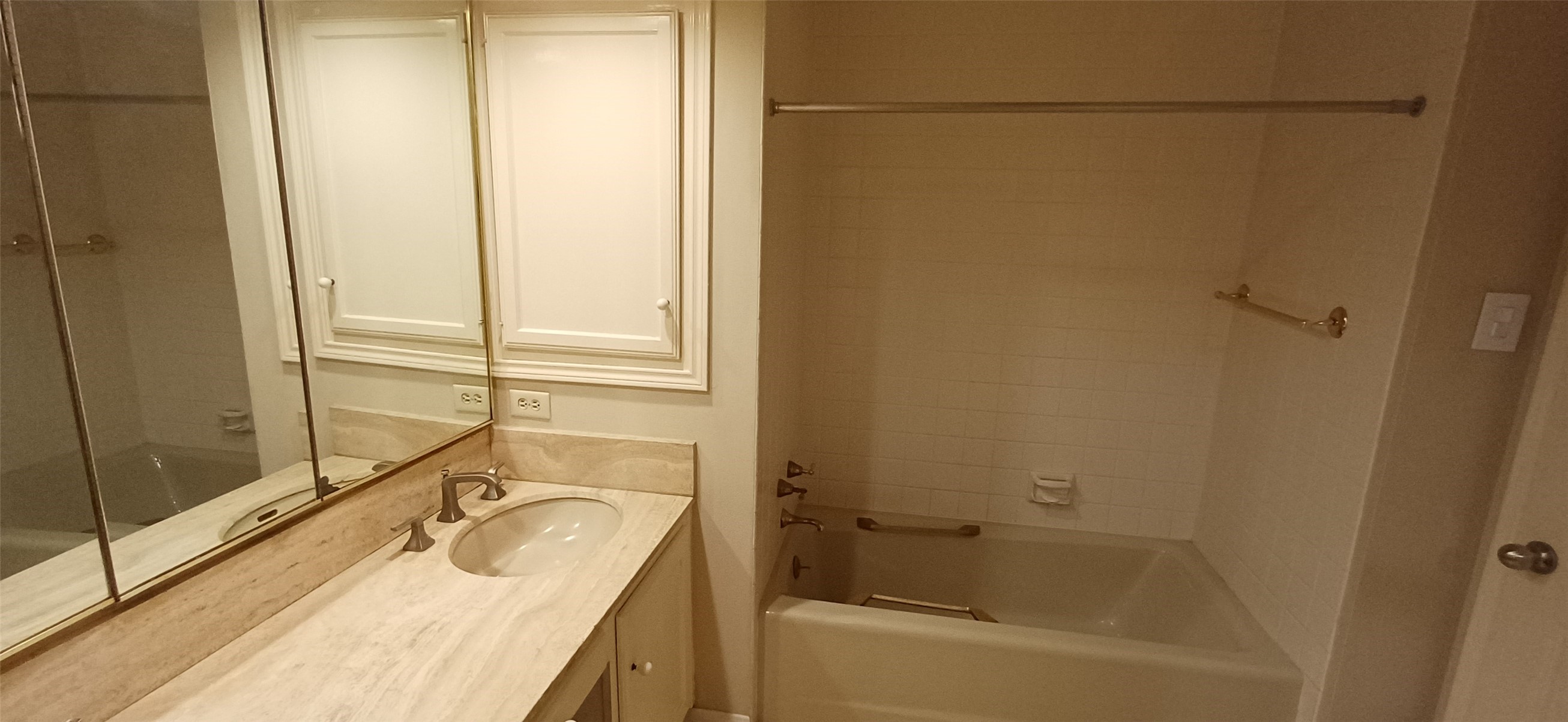 3350 McCue Road, Unit 201 Houston, TX 77056 - Photo 21 of 39 a bathroom with a tub sink vanity and granite