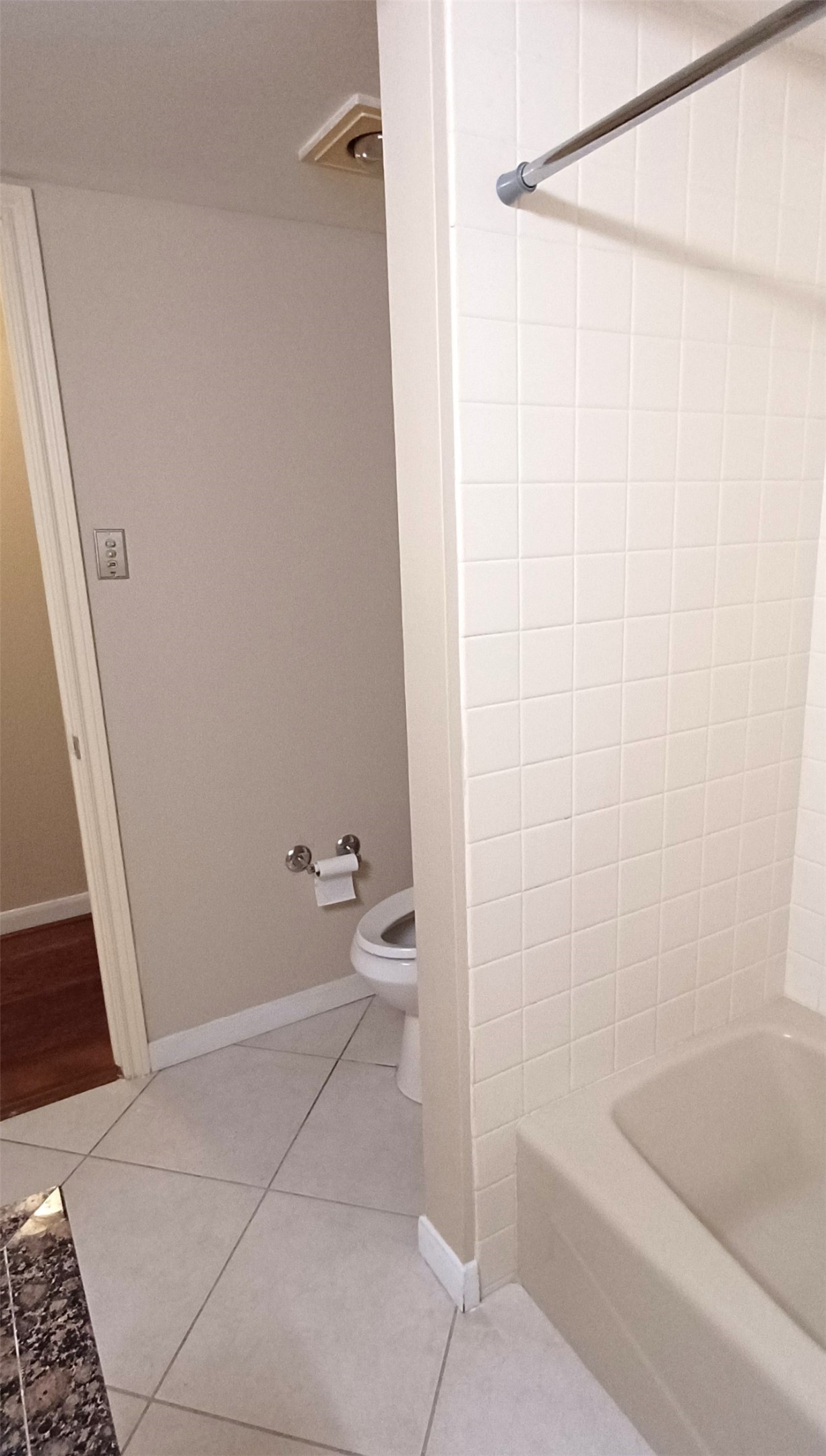 3350 McCue Road, Unit 201 Houston, TX 77056 - Photo 31 of 39 a bathroom with a bathtub and shower