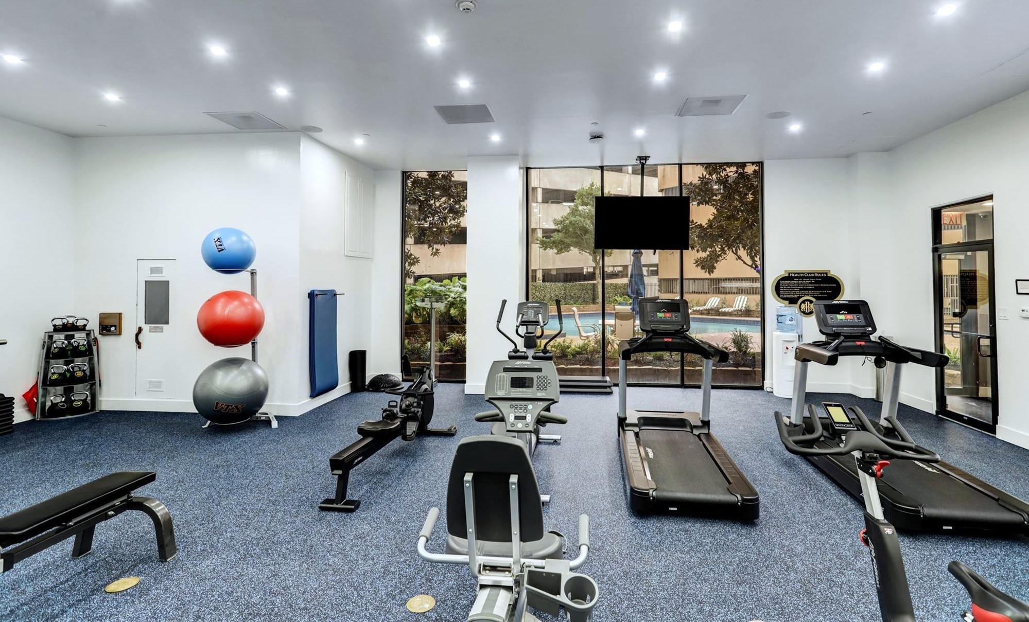 3350 McCue Road, Unit 201 Houston, TX 77056 - Photo 34 of 39 a view of a room with gym equipment