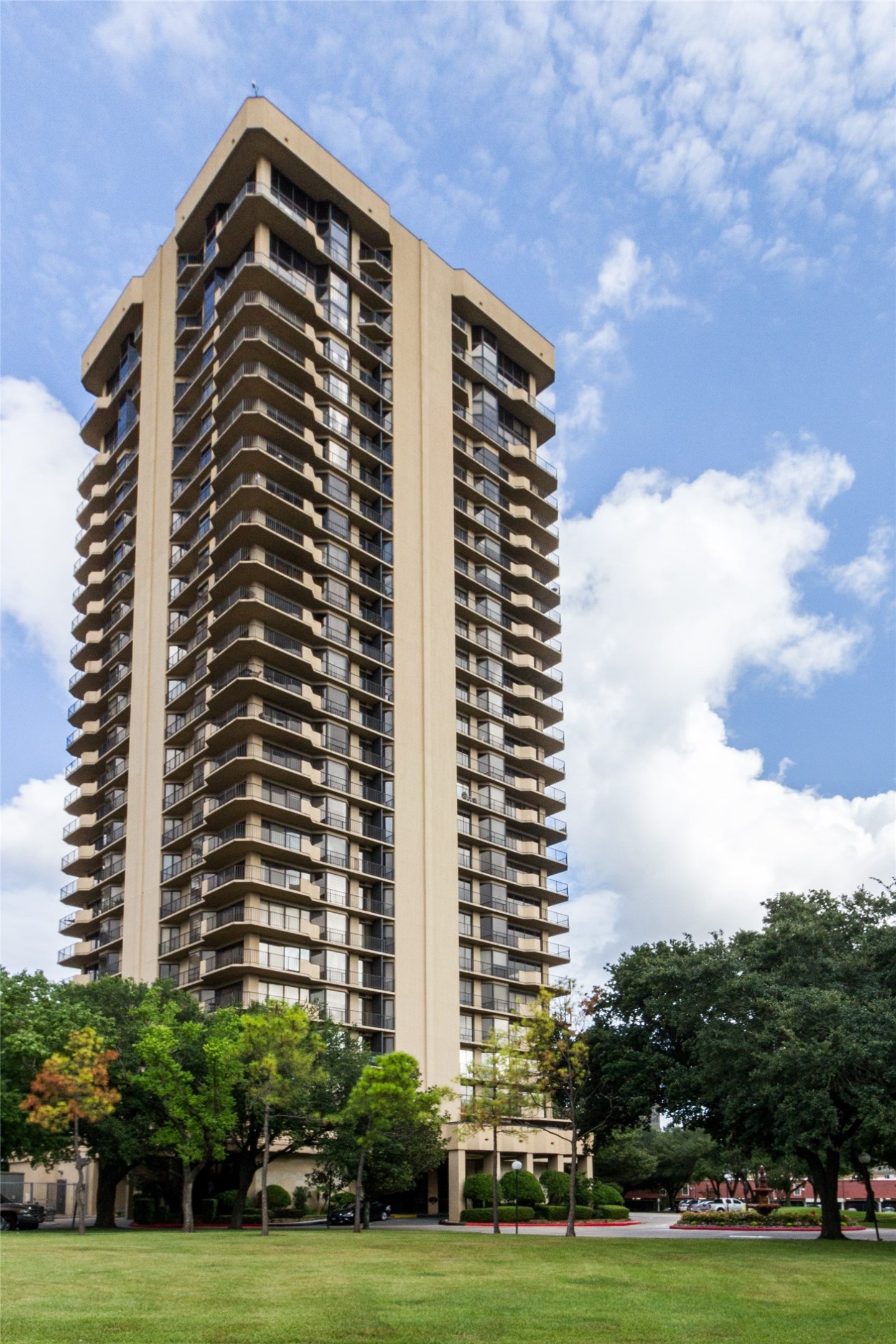 3350 McCue Road, Unit 201 Houston, TX 77056 - Photo 5 of 39 a front view of a building with garden