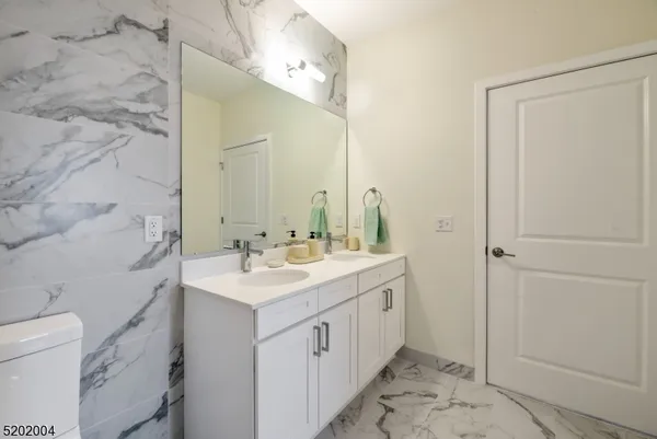 $2,625 | 377 Summerhill Road, Unit DLUX, East Brunswick, NJ 08816