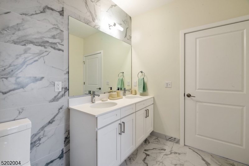 377 Summerhill Road, Unit DLUX East Brunswick, NJ 08816 - Photo 16 of 50