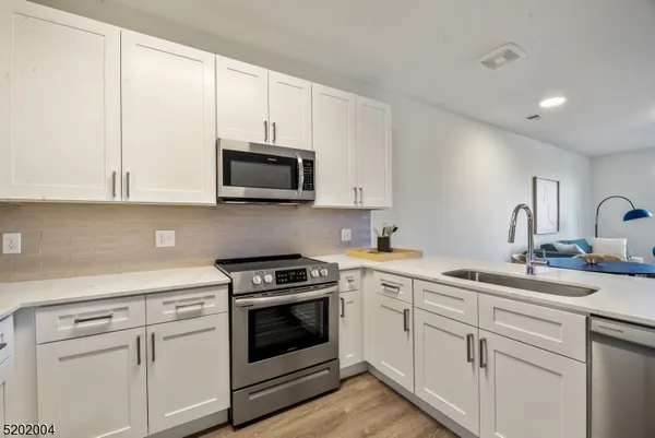 $2,625 | 377 Summerhill Road, Unit DLUX, East Brunswick, NJ 08816