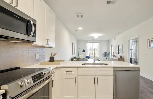 $2,625 | 377 Summerhill Road, Unit DLUX, East Brunswick, NJ 08816