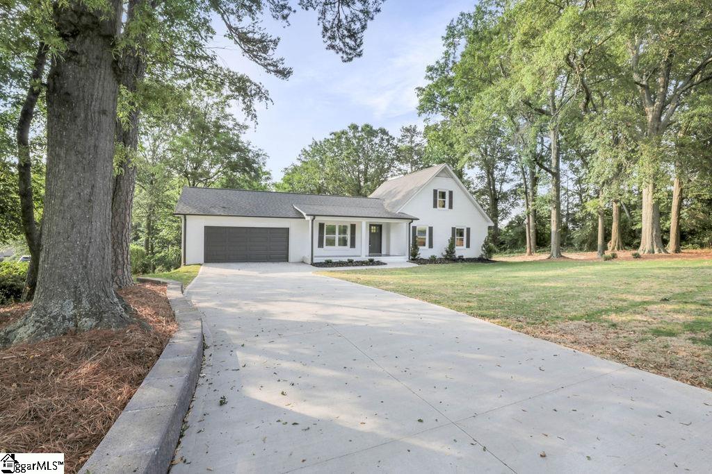 108 Mt Vernon Road Greer, SC 29651 - Photo 4 of 36