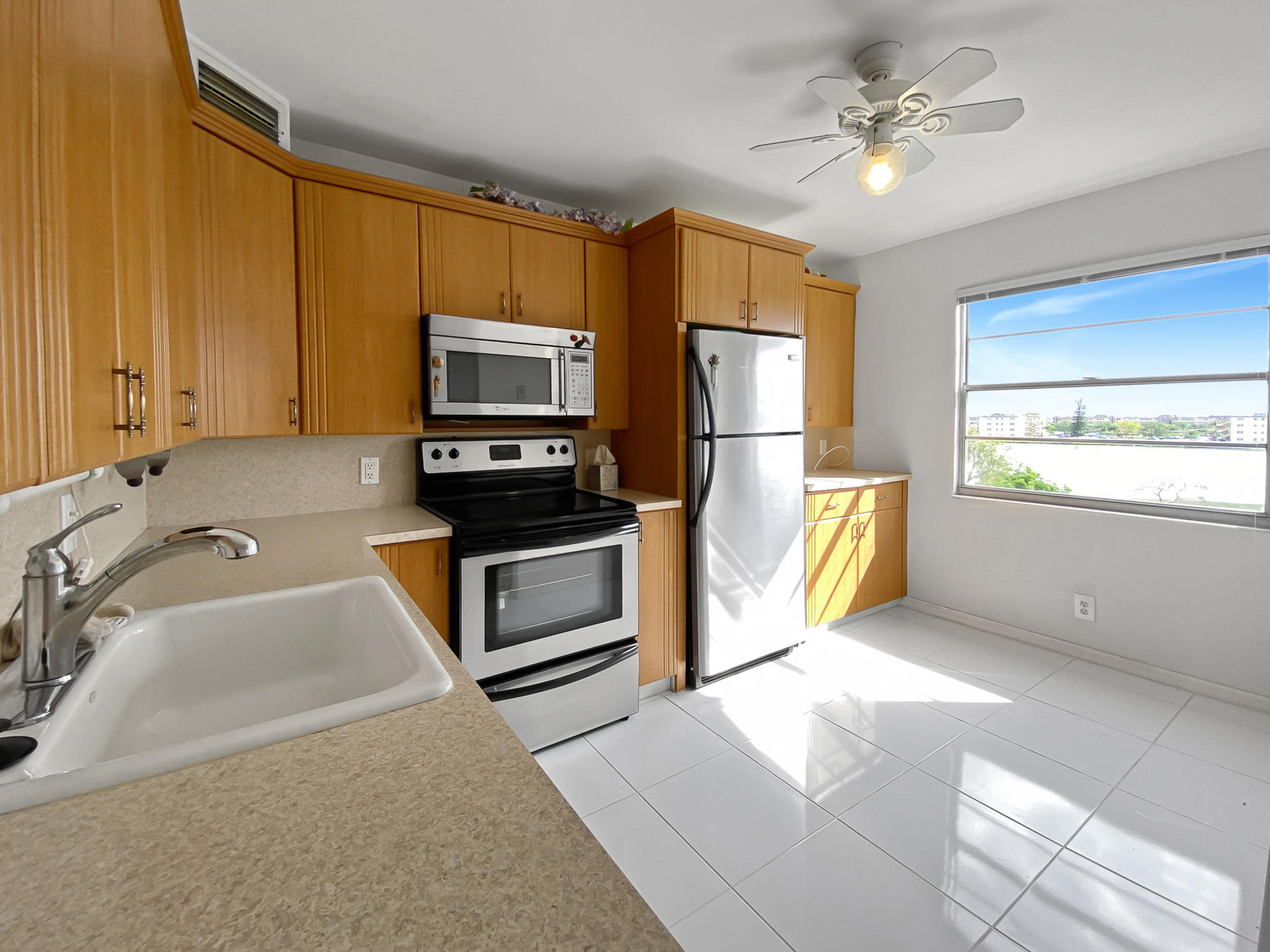 4033 Ainslie C Boca Raton, FL 33434 - Photo 5 of 23 IMG_4528