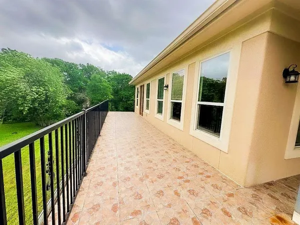 a view of a yard with a small yard and plants